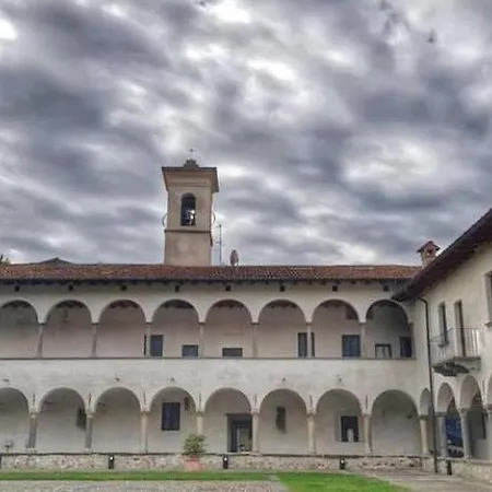 Residenza La Cascata דירה קאלולציוקורטה